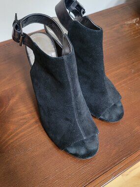 Tahari Maragret Black Suede Block Heels